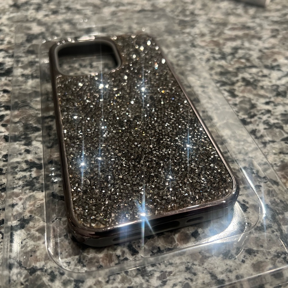 NEW in box. Fits iPhone 13Pro like a glove 👌🏽